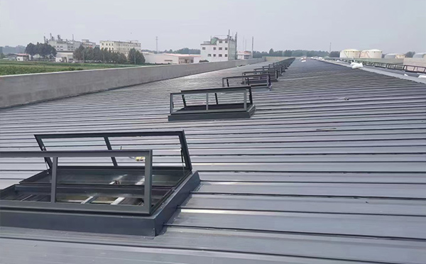 某中学室内体育馆同仁排烟窗改造项目