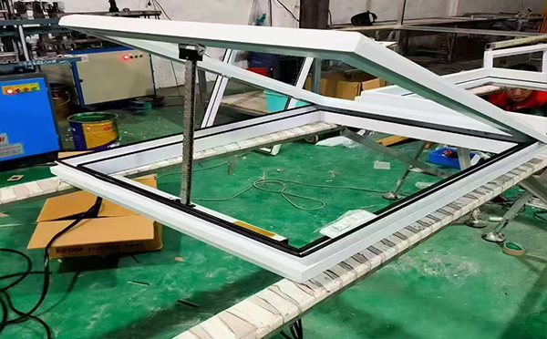 某地下车库出入口同仁排烟窗配置工程