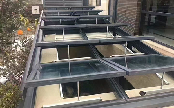 某轨道交通车辆维修车间同仁排烟窗应用