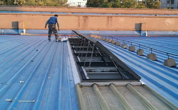 某区域性物流仓储中心同仁排烟窗系统安装项目