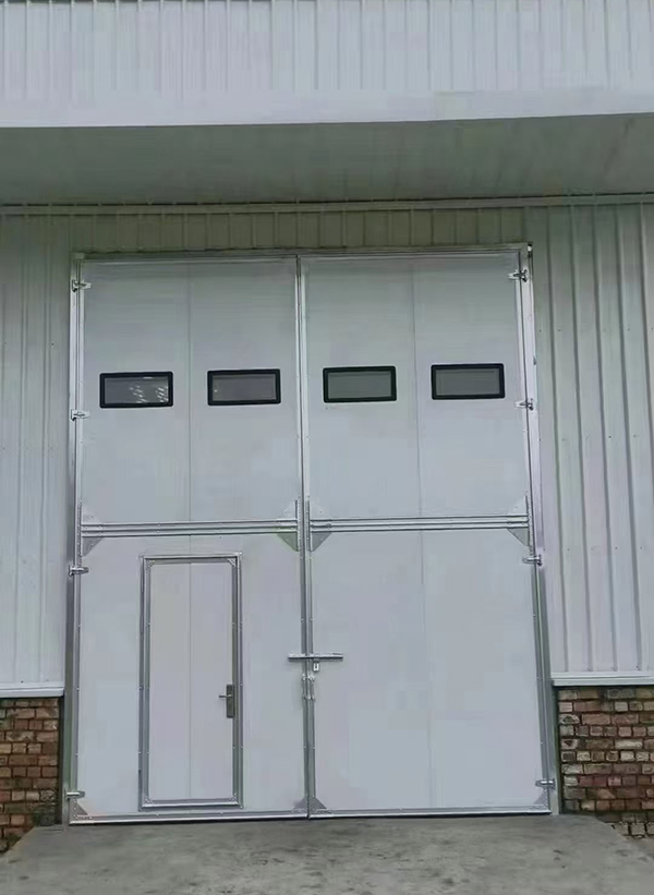 同仁工业门在设备装配车间出入口的实施记录