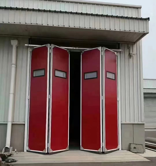 同仁工业折叠门在大型装配车间出入口的应用实例 同仁工业折叠门在大型装配车间出入口的应用实例