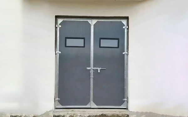 同仁工业门在高温作业区域的运行表现